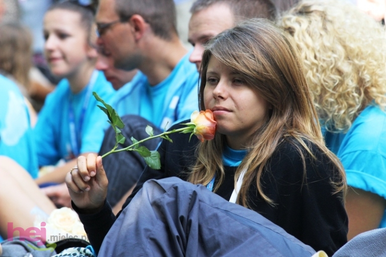 Pielgrzymkowe śpiewy i tańce na Hektarowej