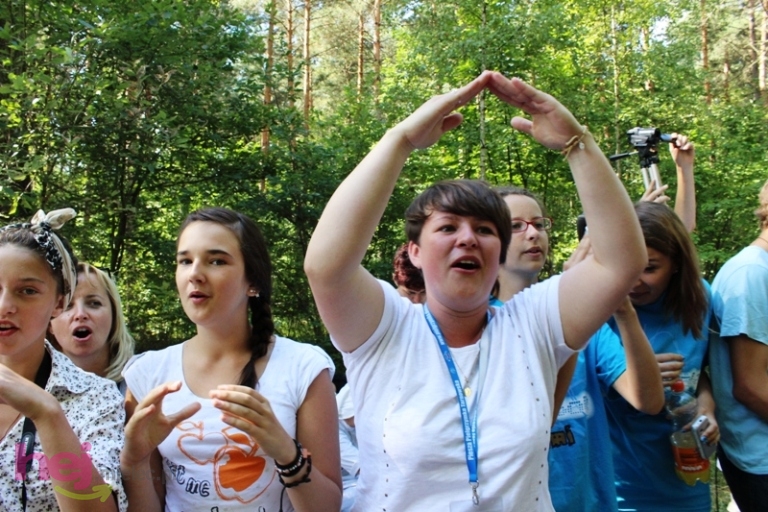 Pielgrzymkowe śpiewy i tańce na Hektarowej