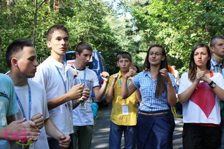 Pielgrzymkowe śpiewy i tańce na Hektarowej