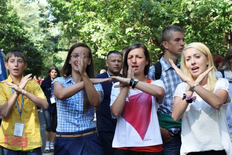 Pielgrzymkowe śpiewy i tańce na Hektarowej