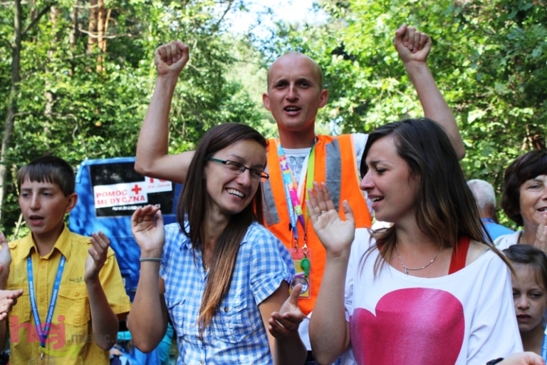 Pielgrzymkowe śpiewy i tańce na Hektarowej