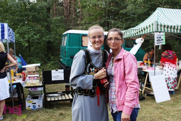 Pielgrzymkowe śpiewy i tańce na Hektarowej