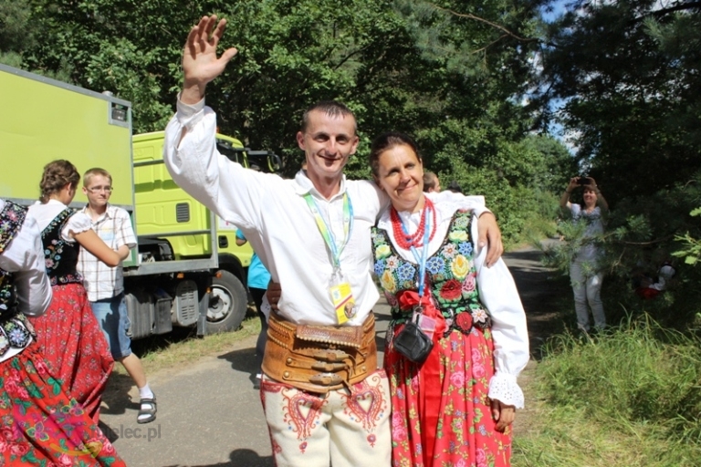 Pielgrzymkowe śpiewy i tańce na Hektarowej