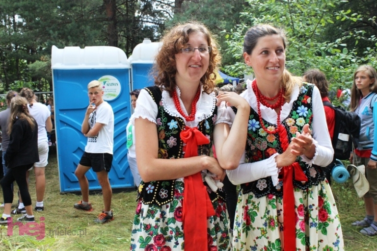 Pielgrzymkowe śpiewy i tańce na Hektarowej