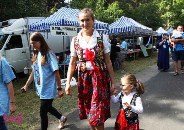 Pielgrzymkowe śpiewy i tańce na Hektarowej