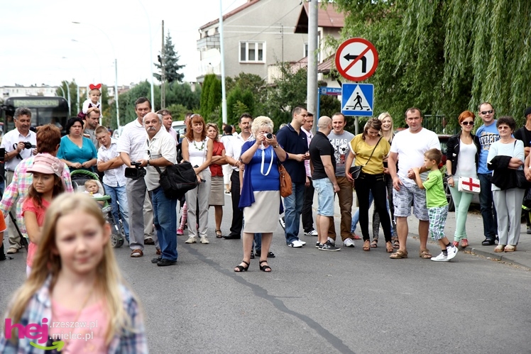 XIII Dożynki Województwa Podkarpackiego: korowód i uroczystosci na Gryfie - cz. II
