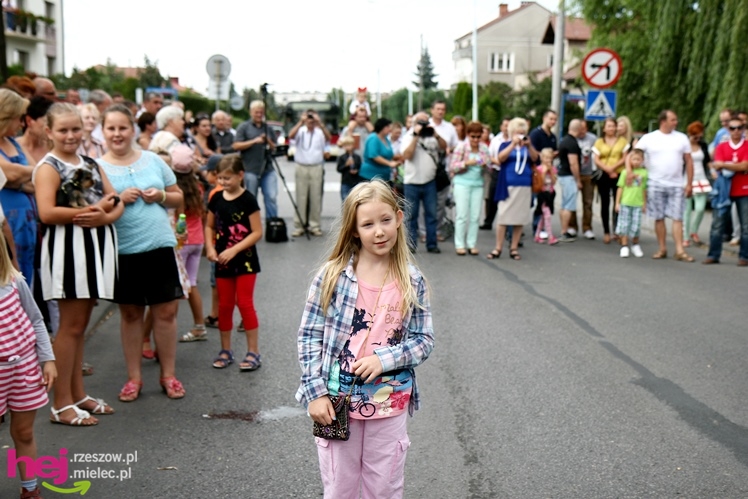 XIII Dożynki Województwa Podkarpackiego: korowód i uroczystosci na Gryfie - cz. II