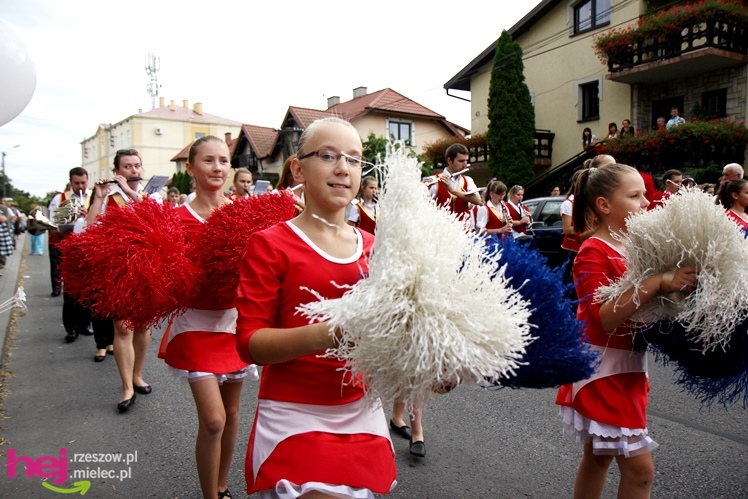 XIII Dożynki Województwa Podkarpackiego: korowód i uroczystosci na Gryfie - cz. II