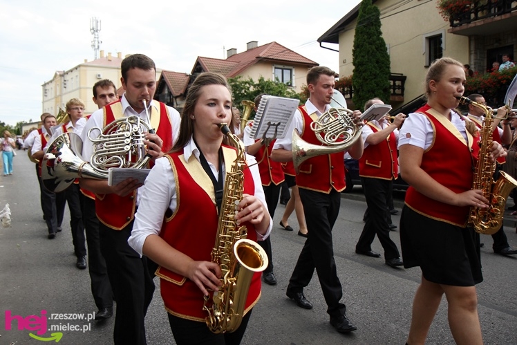 XIII Dożynki Województwa Podkarpackiego: korowód i uroczystosci na Gryfie - cz. II