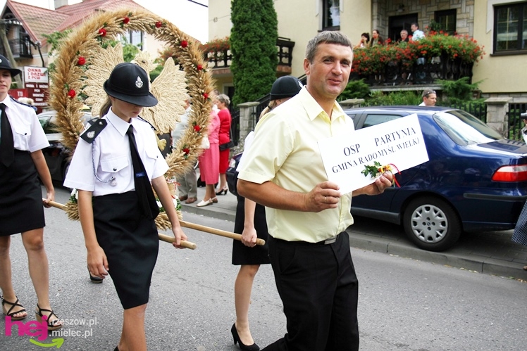 XIII Dożynki Województwa Podkarpackiego: korowód i uroczystosci na Gryfie - cz. II