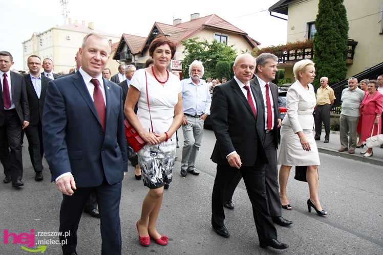 XIII Dożynki Województwa Podkarpackiego: korowód i uroczystosci na Gryfie - cz. II