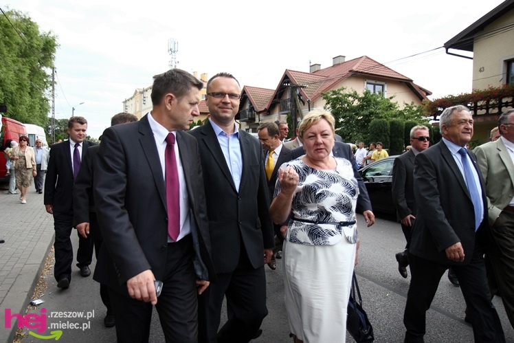 XIII Dożynki Województwa Podkarpackiego: korowód i uroczystosci na Gryfie - cz. II