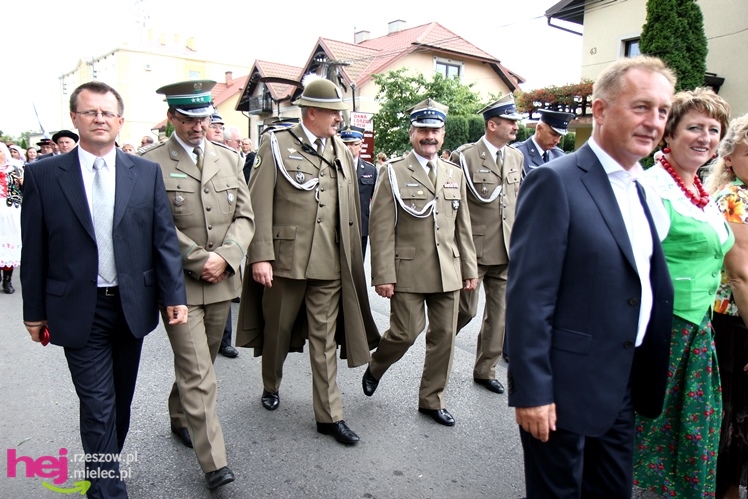 XIII Dożynki Województwa Podkarpackiego: korowód i uroczystosci na Gryfie - cz. II