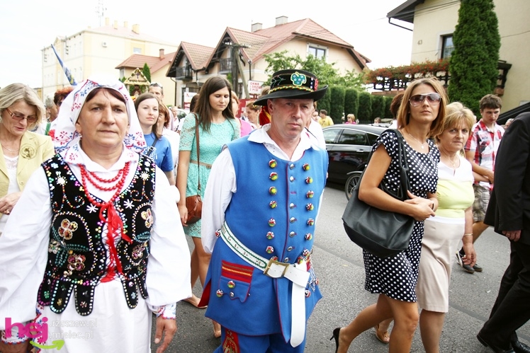 XIII Dożynki Województwa Podkarpackiego: korowód i uroczystosci na Gryfie - cz. II