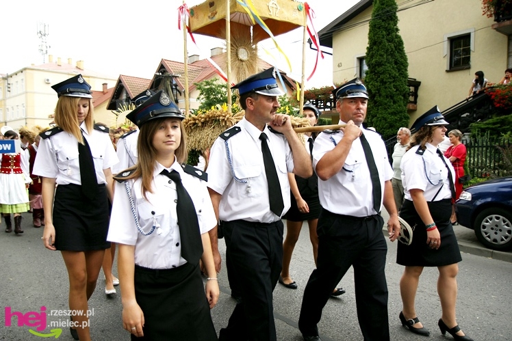 XIII Dożynki Województwa Podkarpackiego: korowód i uroczystosci na Gryfie - cz. II