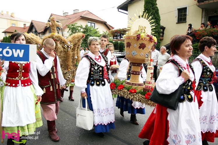 XIII Dożynki Województwa Podkarpackiego: korowód i uroczystosci na Gryfie - cz. II
