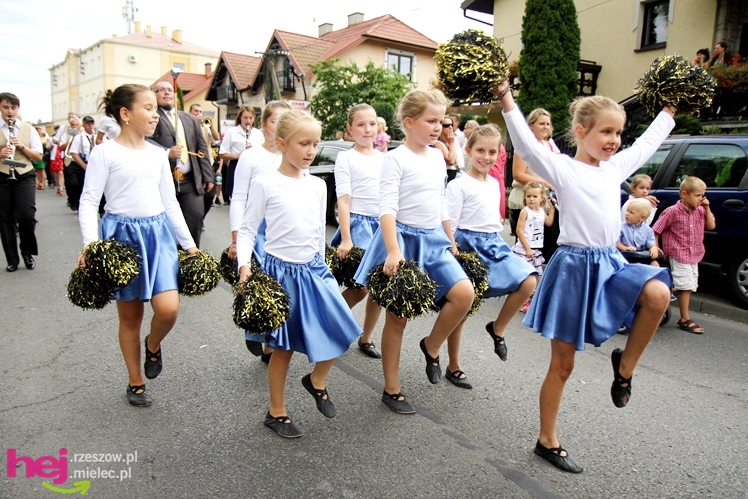 XIII Dożynki Województwa Podkarpackiego: korowód i uroczystosci na Gryfie - cz. II