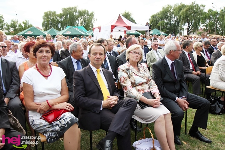 XIII Dożynki Województwa Podkarpackiego: korowód i uroczystosci na Gryfie - cz. II