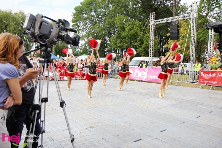 XIII Dożynki Województwa Podkarpackiego: korowód i uroczystosci na Gryfie - cz. II