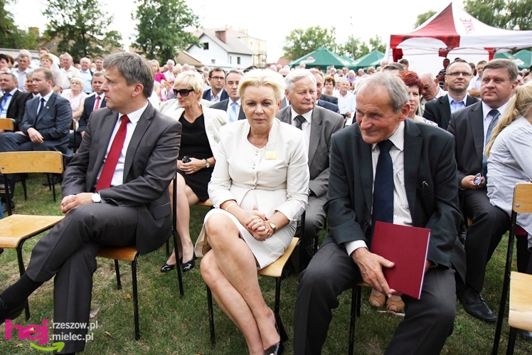 XIII Dożynki Województwa Podkarpackiego: korowód i uroczystosci na Gryfie - cz. II