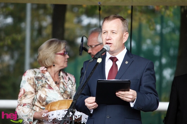 XIII Dożynki Województwa Podkarpackiego: korowód i uroczystosci na Gryfie - cz. II