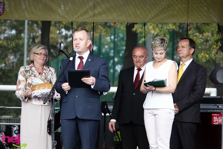 XIII Dożynki Województwa Podkarpackiego: korowód i uroczystosci na Gryfie - cz. II