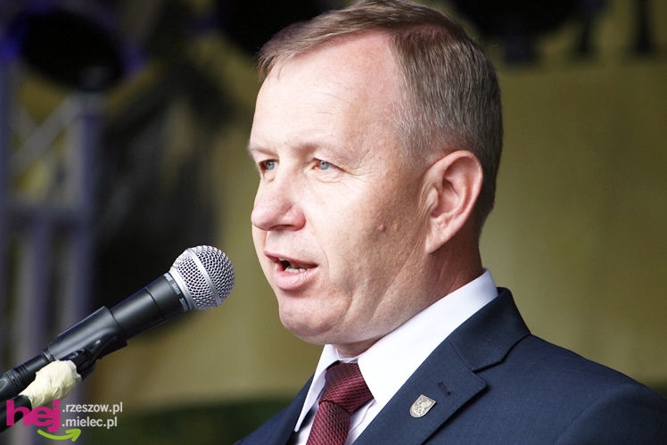 XIII Dożynki Województwa Podkarpackiego: korowód i uroczystosci na Gryfie - cz. II