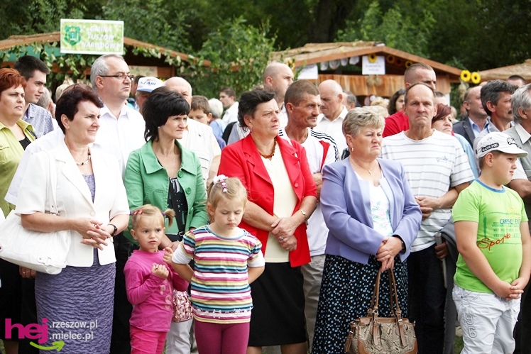 XIII Dożynki Województwa Podkarpackiego: korowód i uroczystosci na Gryfie - cz. II