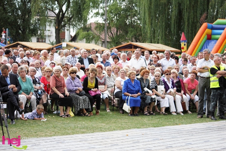XIII Dożynki Województwa Podkarpackiego: korowód i uroczystosci na Gryfie - cz. II