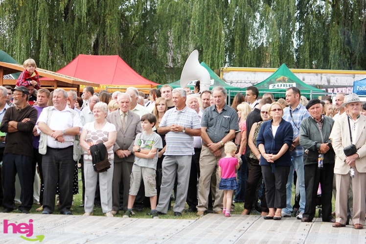 XIII Dożynki Województwa Podkarpackiego: korowód i uroczystosci na Gryfie - cz. II