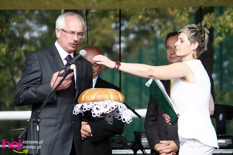 XIII Dożynki Województwa Podkarpackiego: korowód i uroczystosci na Gryfie - cz. II