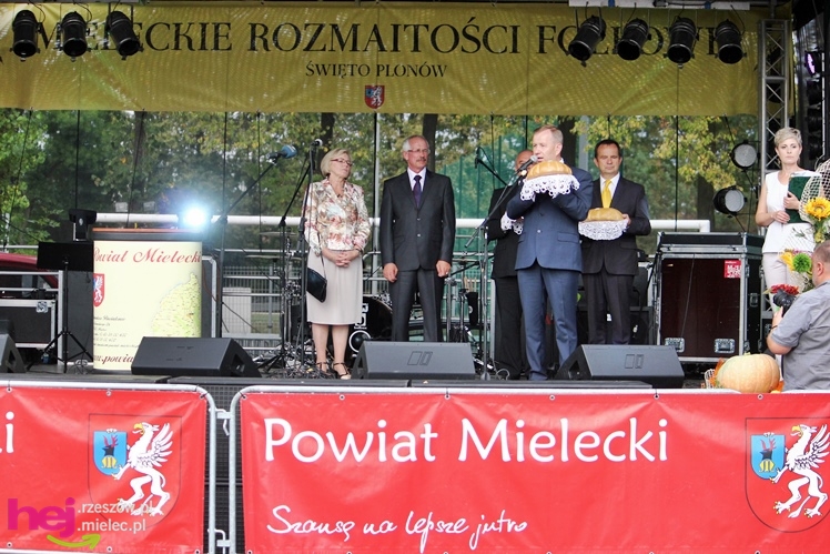 XIII Dożynki Województwa Podkarpackiego: korowód i uroczystosci na Gryfie - cz. II