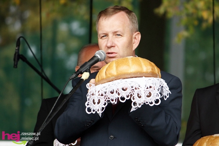 XIII Dożynki Województwa Podkarpackiego: korowód i uroczystosci na Gryfie - cz. II