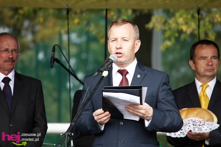 XIII Dożynki Województwa Podkarpackiego: korowód i uroczystosci na Gryfie - cz. II