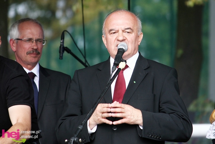 XIII Dożynki Województwa Podkarpackiego: korowód i uroczystosci na Gryfie - cz. II