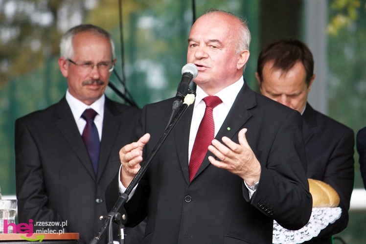 XIII Dożynki Województwa Podkarpackiego: korowód i uroczystosci na Gryfie - cz. II