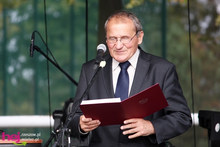 XIII Dożynki Województwa Podkarpackiego: korowód i uroczystosci na Gryfie - cz. II