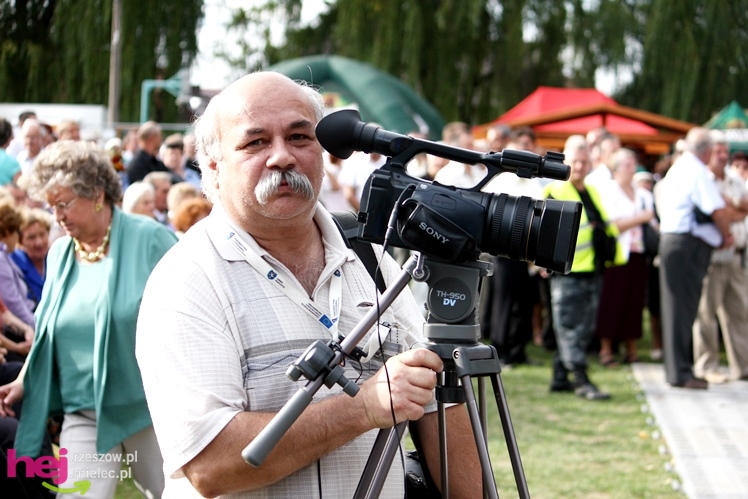 XIII Dożynki Województwa Podkarpackiego: korowód i uroczystosci na Gryfie - cz. II