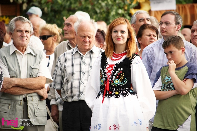 XIII Dożynki Województwa Podkarpackiego: korowód i uroczystosci na Gryfie - cz. II