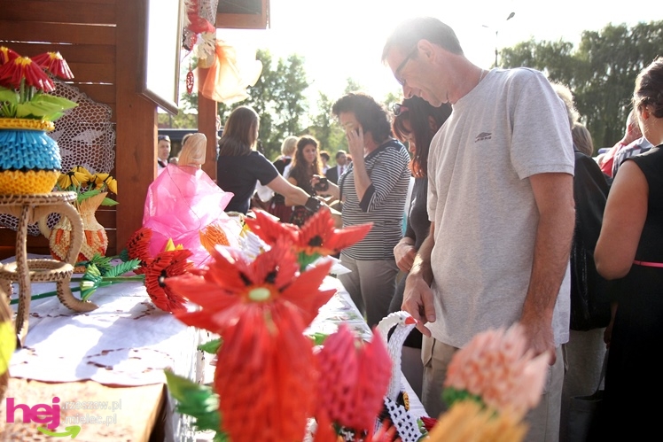XIII Dożynki Województwa Podkarpackiego: korowód i uroczystosci na Gryfie - cz. II