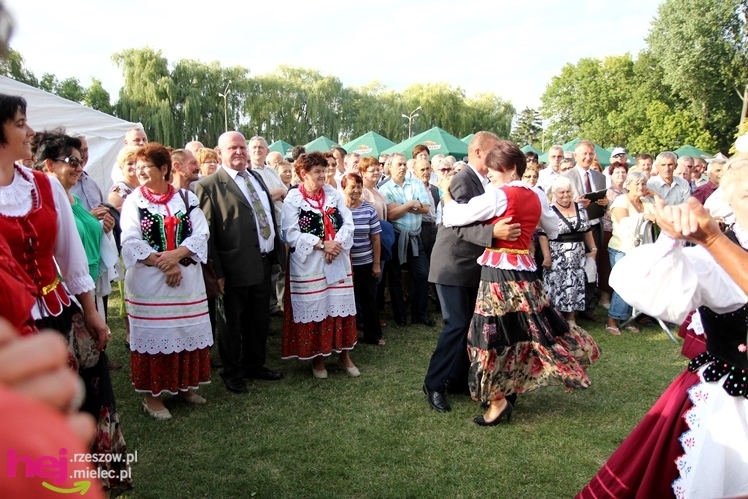 XIII Dożynki Województwa Podkarpackiego: korowód i uroczystosci na Gryfie - cz. II