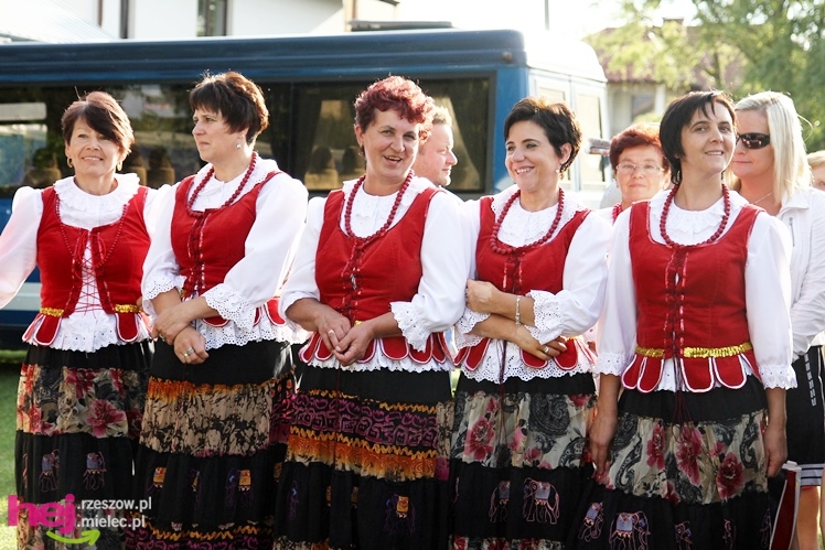 XIII Dożynki Województwa Podkarpackiego: korowód i uroczystosci na Gryfie - cz. II