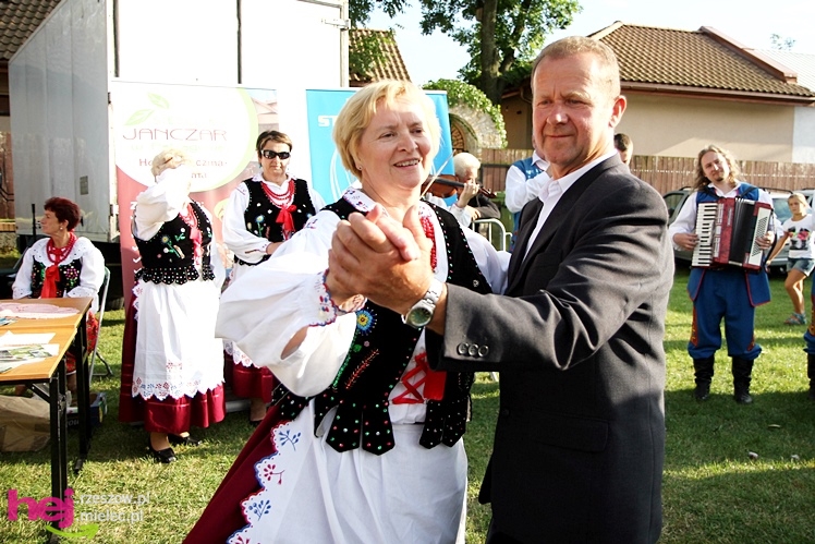 XIII Dożynki Województwa Podkarpackiego: korowód i uroczystosci na Gryfie - cz. II