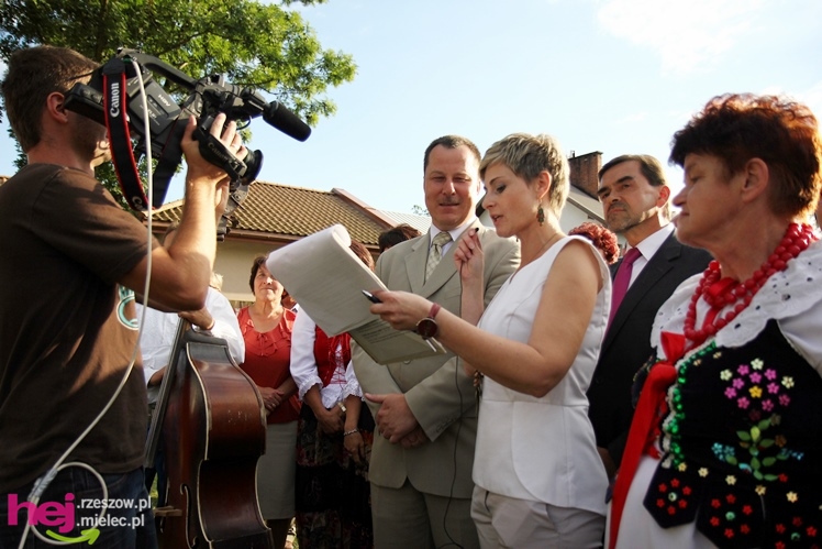 XIII Dożynki Województwa Podkarpackiego: korowód i uroczystosci na Gryfie - cz. II