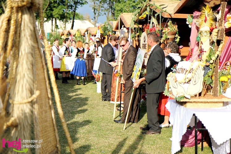 XIII Dożynki Województwa Podkarpackiego: korowód i uroczystosci na Gryfie - cz. II