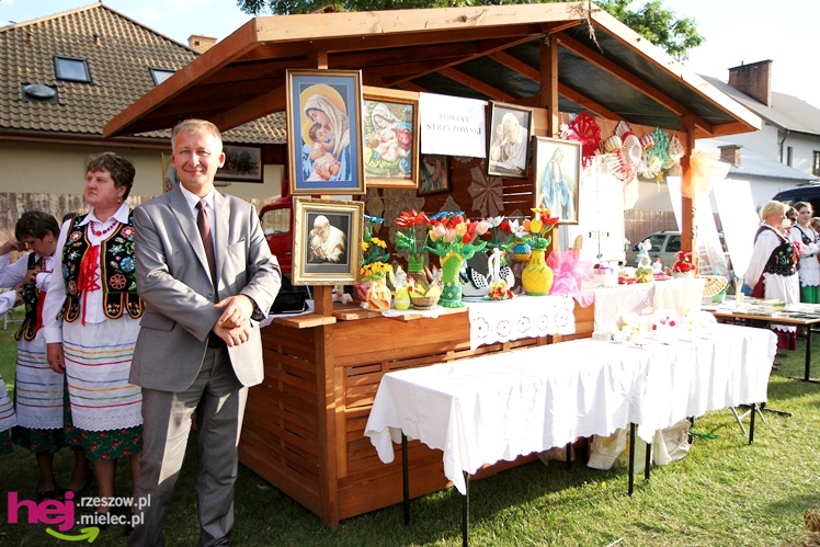 XIII Dożynki Województwa Podkarpackiego: korowód i uroczystosci na Gryfie - cz. II