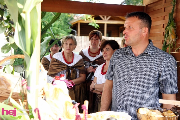 XIII Dożynki Województwa Podkarpackiego: korowód i uroczystosci na Gryfie - cz. II