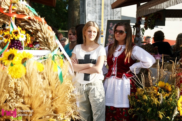 XIII Dożynki Województwa Podkarpackiego: korowód i uroczystosci na Gryfie - cz. II