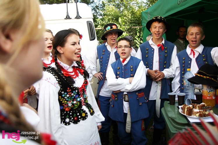 XIII Dożynki Województwa Podkarpackiego: korowód i uroczystosci na Gryfie - cz. II