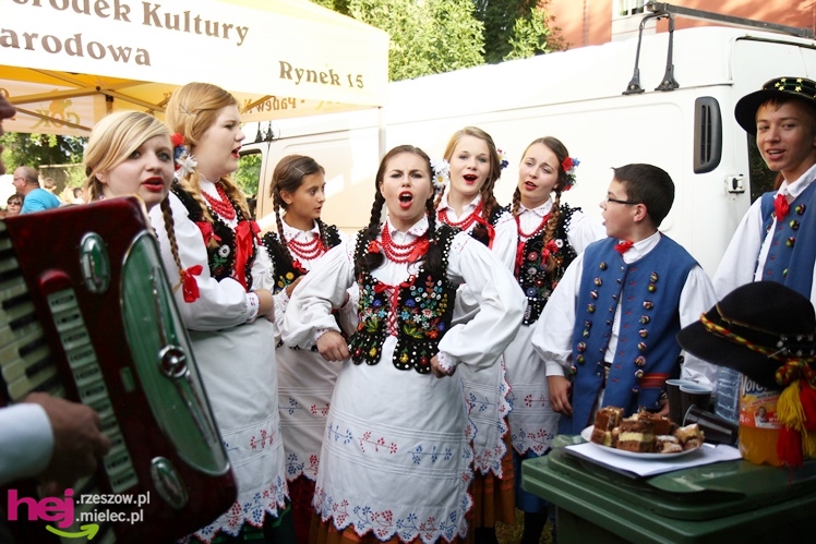 XIII Dożynki Województwa Podkarpackiego: korowód i uroczystosci na Gryfie - cz. II